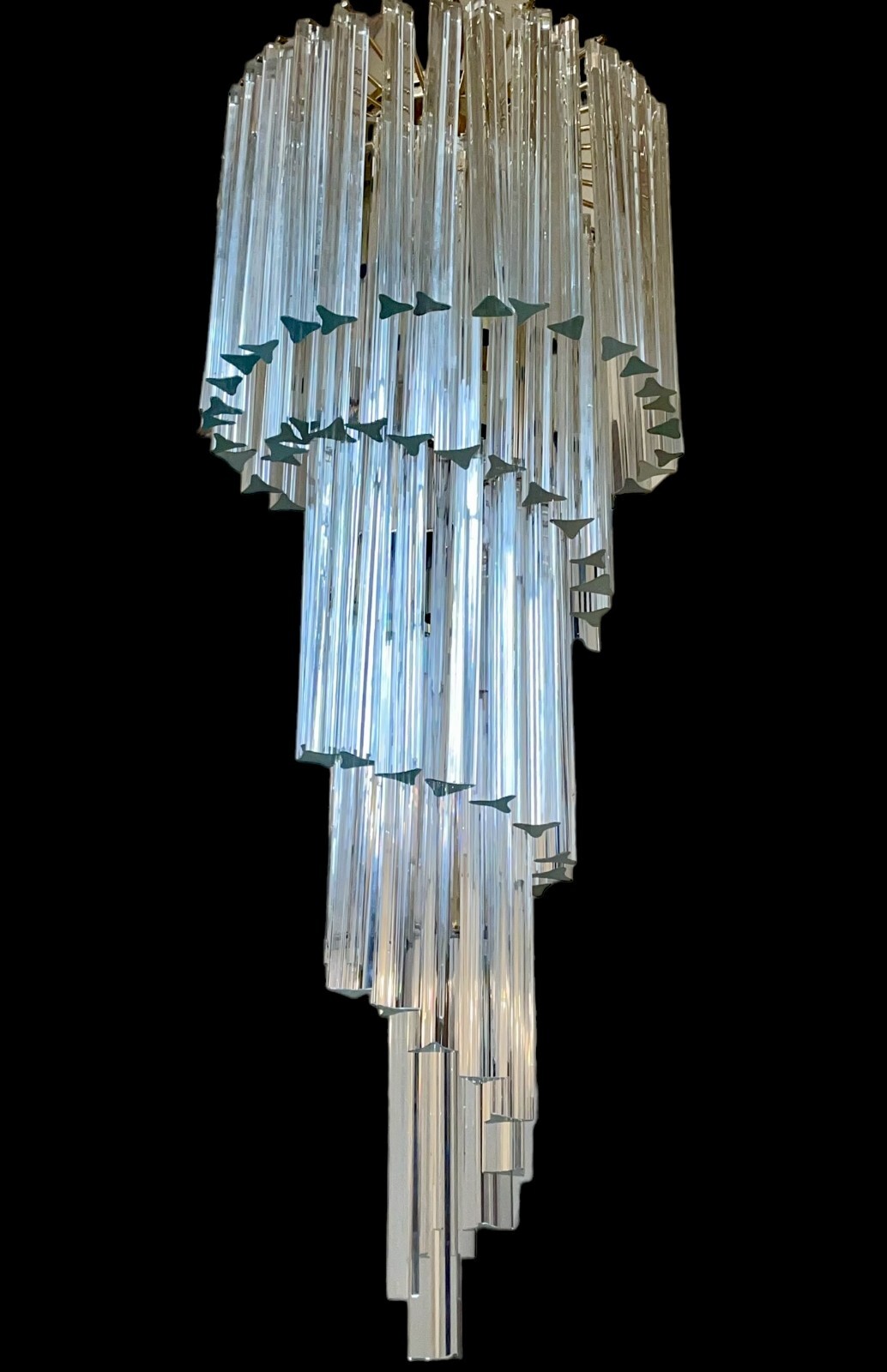 Venetian Murano Glass Spiral Chandelier, 82 Venini Tri-Lobe Lamp Venetian Murano Glass Spiral Chandelier, 82 Venini Tri-Lobe Lamp