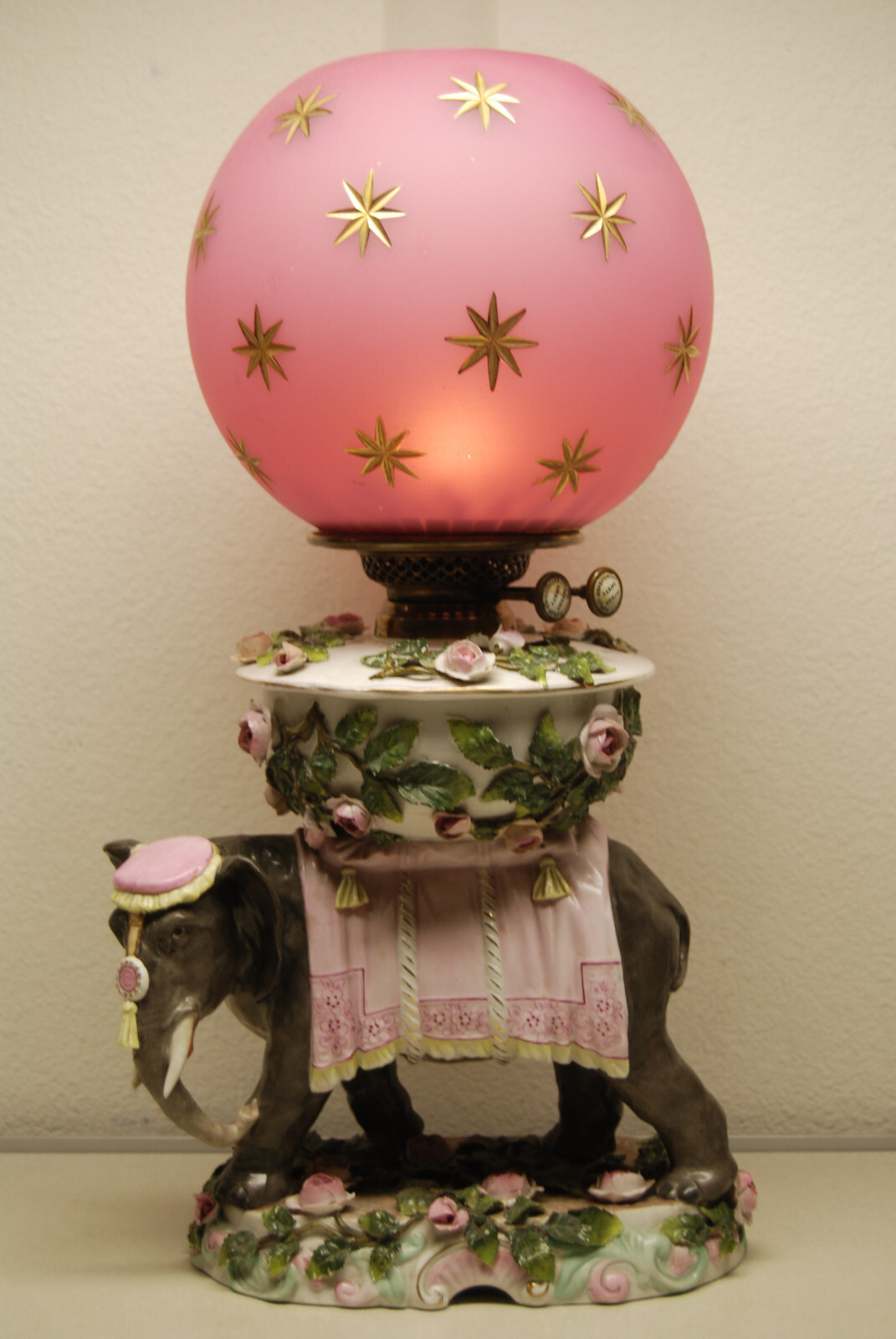 ANTIQUE VINTAGE ELEPHANT GERMAN SITZENDORF ART NOUVEAU PORCELAIN KEROSENE LAMP