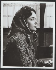 SYLVIA SYMS in The Quare Fellow '62 HEADSCARF picture