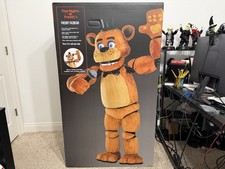 BRAND NEW UNOPENED IN HAND FREDDY FAZBEAR LIFE SIZE PROP SPIRIT HALLOWEEN 2026 picture