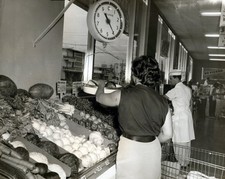 Cuba Cuban Girl Supermarket 1950s) ❤ Vintage Photo by Paco Altuna 946K picture