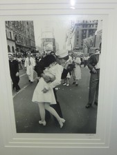 Alfred Eisenstaedt Signed Photo V-J Day Times Square picture