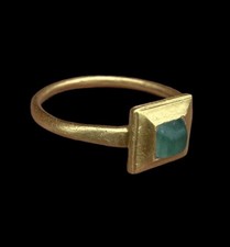 BEAUTIFUL MEDIEVAL GOLD & EMERALD RING - CIRCA 13th-14th Century AD (3498) picture
