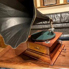HMV Model 7 Senior Monarch Oak Horn Gramophone Triple Spring c1913 Antique picture
