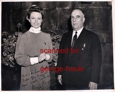 ANNA NEAGLE - PHOTOGRAPH - SIGNED - 1939 - HERBERT WILCOX picture
