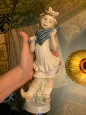 VINTAGE BEAUTIFUL LLARDO LITTLE GIRL WITH BOW & UMBRELLA FIGURE &  picture