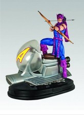 Hawkeye On Sky-Cycle Statue Gentle Giant picture
