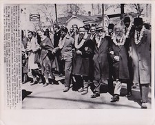 MARTIN LUTHER KING & JOHN LEWIS ** MONTGOMERY AL CIVIL RIGHTS VINTAGE 1965 photo picture
