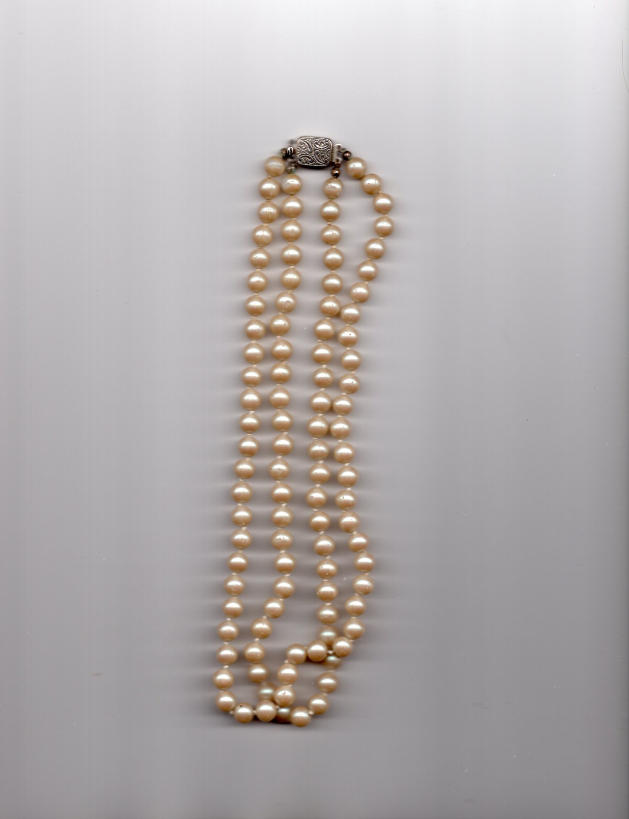 Double-strand pearl necklace belonging to ILSE HESS, with COA from her son, W.R.