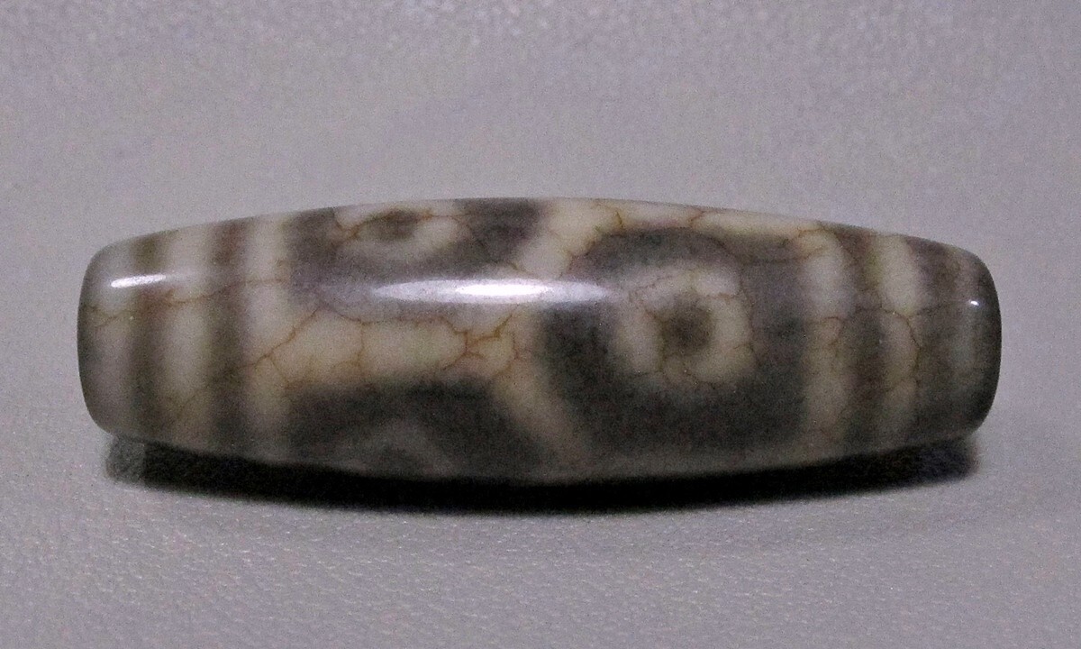 Authentic Rare Tibetan 6-Eye Dzi Bead Agate Stone Amulet Temple-Blessed Artifact