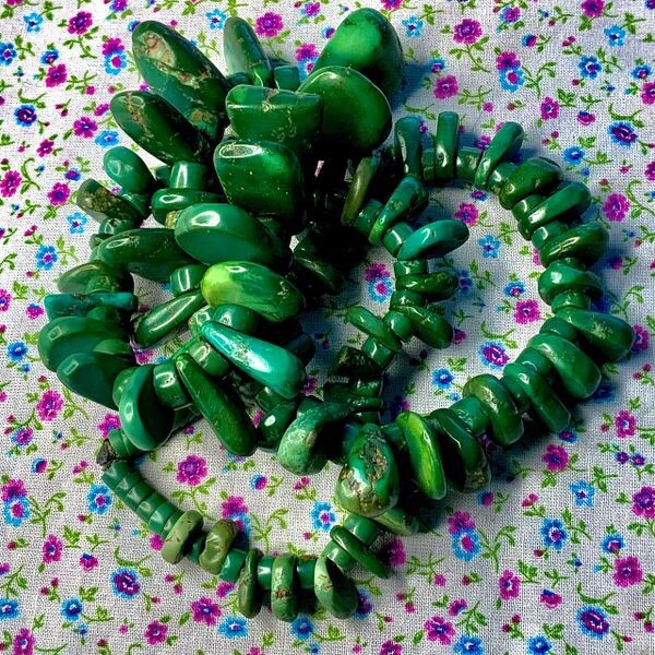 1890s Old Santo Domingo Pueblo Style GREASY Green HEISHI Turquoise Tab Necklace 1890s Old Santo Domingo Pueblo Style GREASY Green HEISHI Turquoise Tab Necklace
