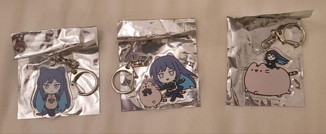 Ado x Pusheen 3 types of acrylic keychains, complete set Ado x Pusheen 3 types of acrylic keychains, complete set
