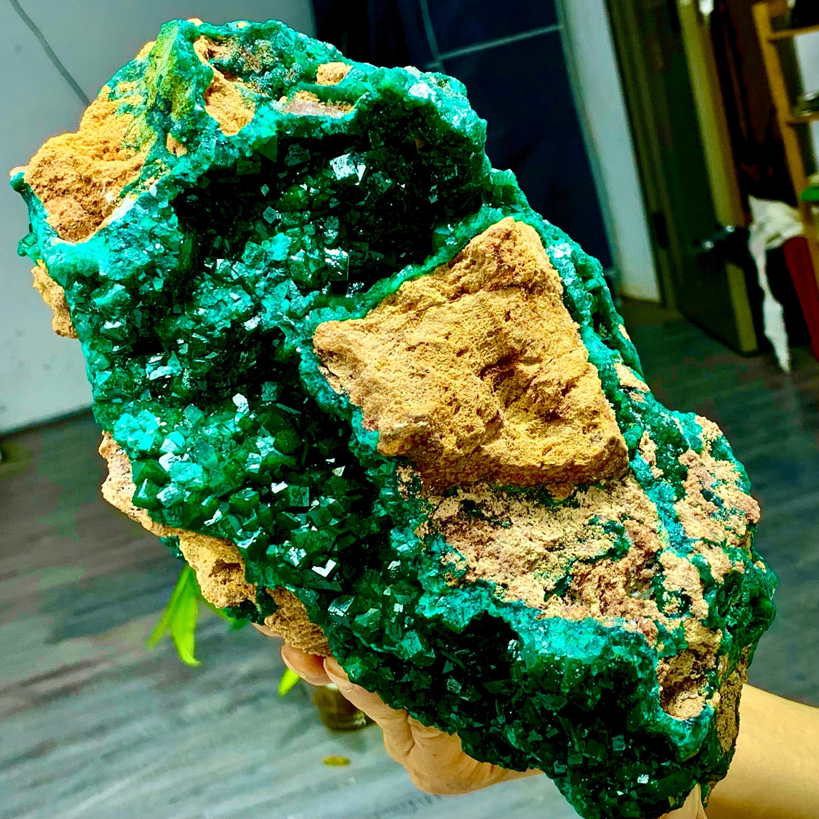 11.44LB Natural green dioptase emerandine gemstone cluster mineral specimen 11.44LB Natural green dioptase emerandine gemstone cluster mineral specimen