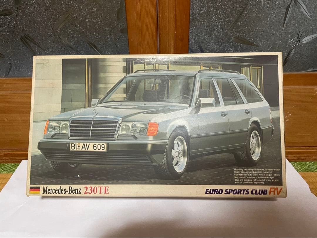 1/24 German Rebel Mercedes-Benz 230TE with bonus #d08e87 1/24 German Rebel Mercedes-Benz 230TE with bonus #d08e87