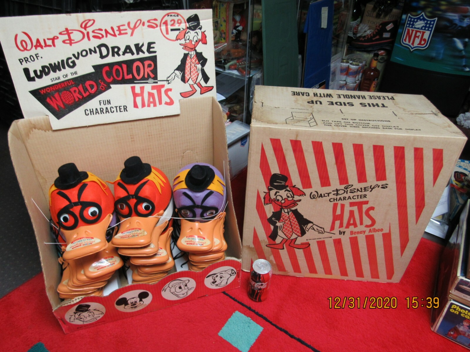 LUDWIG VON DRAKE 1961 LARGE DISPLAY OF 25 NEW OLD STOCK HATS IN BOX DISNEY WOW LUDWIG VON DRAKE 1961 LARGE DISPLAY OF 25 NEW OLD STOCK HATS IN BOX DISNEY WOW