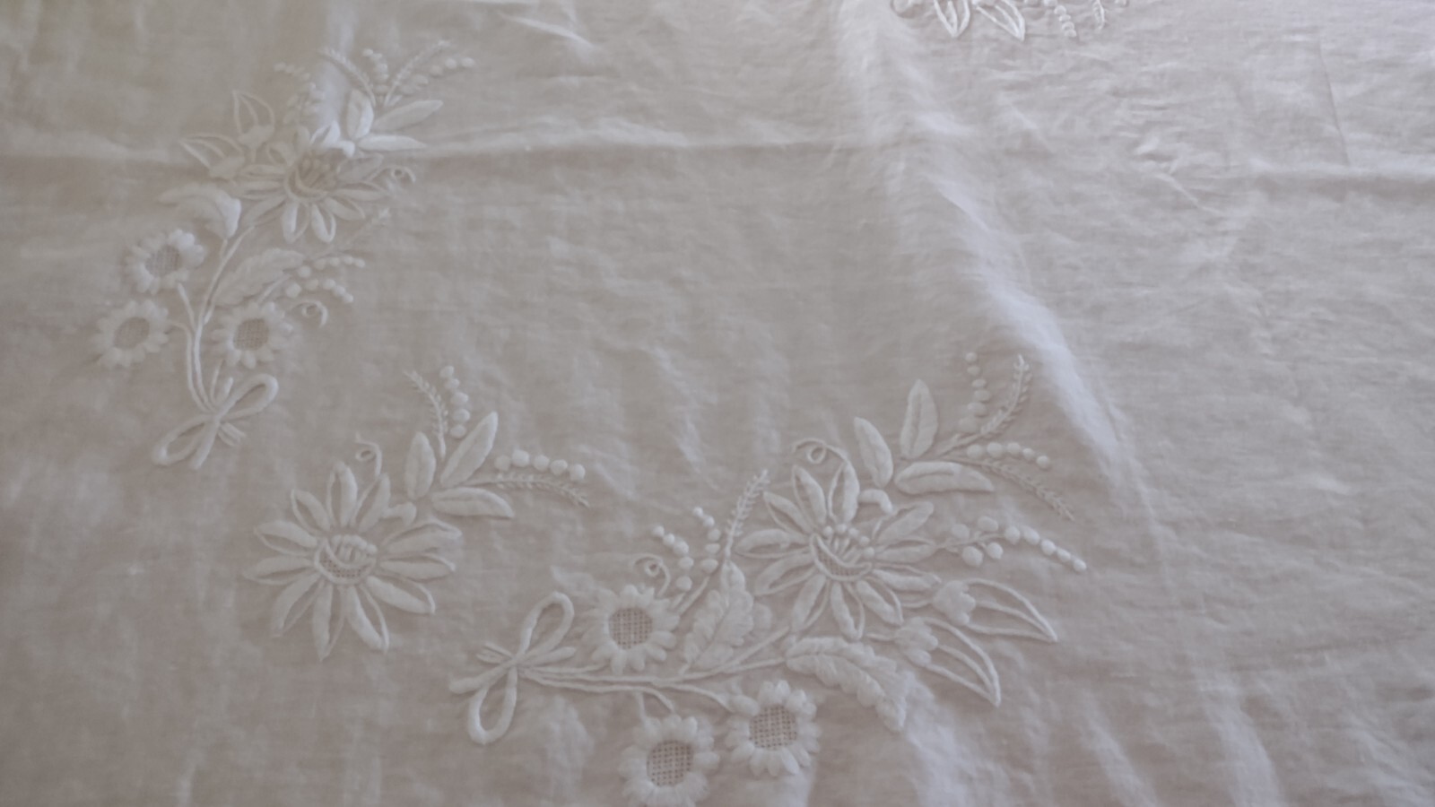 1  tablecloth  linen hand embroidered White Rectangle