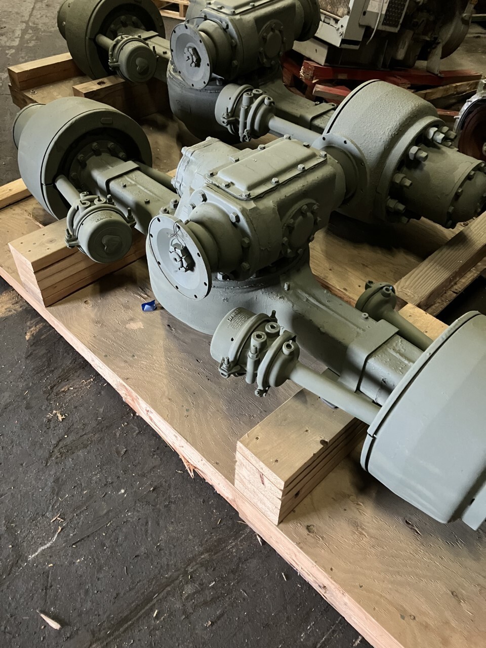 NEW MILITARY TRUCK M939A1 5TON ROCKWELL REAR AXLE 2520 0111 73014 NEW MILITARY TRUCK M939A1 5TON ROCKWELL REAR AXLE 2520 0111 73014