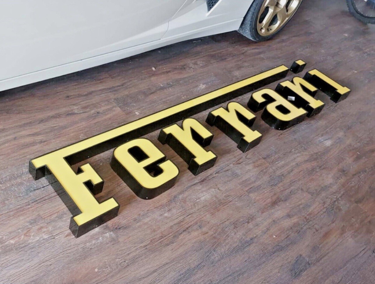 RARE 2000’s FERRARI ILLUMINATED DEALERSHIP SHOWROOM GARAGE SIGN