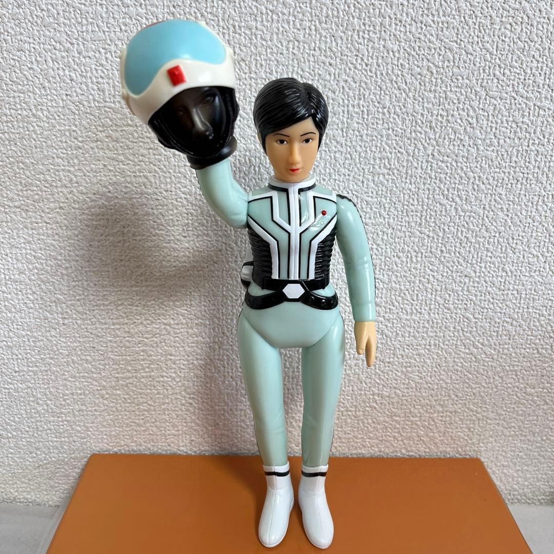 Ultra Seven Anne Member M1 Facetre Yuriko Hishimi Autographed Ultra Seven Anne Member M1 Facetre Yuriko Hishimi Autographed