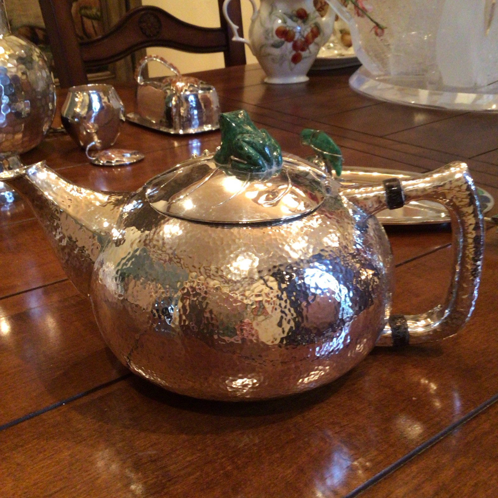 GORGEOUS LARGE SILVERPLATE EMILIA CASTILLO LARGE TEAPOT NEIMAN MARCUS PRISTINE GORGEOUS LARGE SILVERPLATE EMILIA CASTILLO LARGE TEAPOT NEIMAN MARCUS PRISTINE