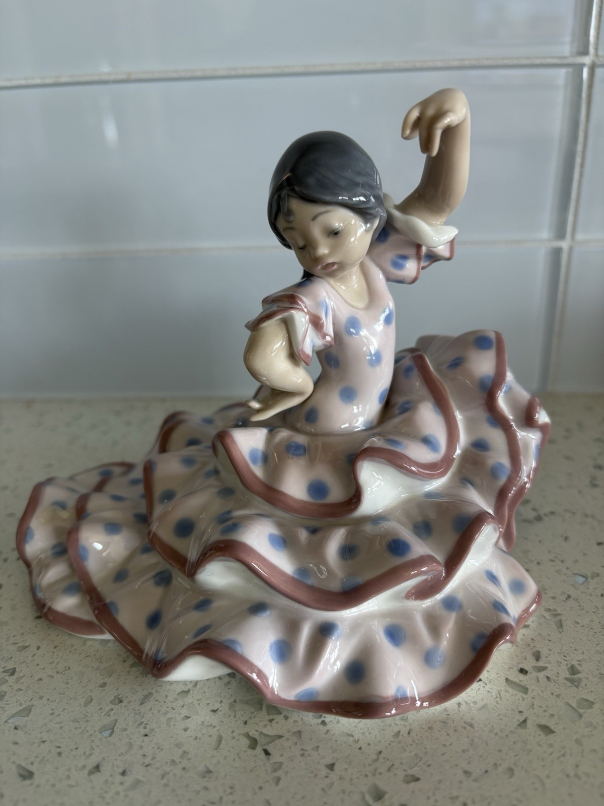 Beautiful Llardo Niña Sevillana Pose se Baile 1986 Excellent Condition.