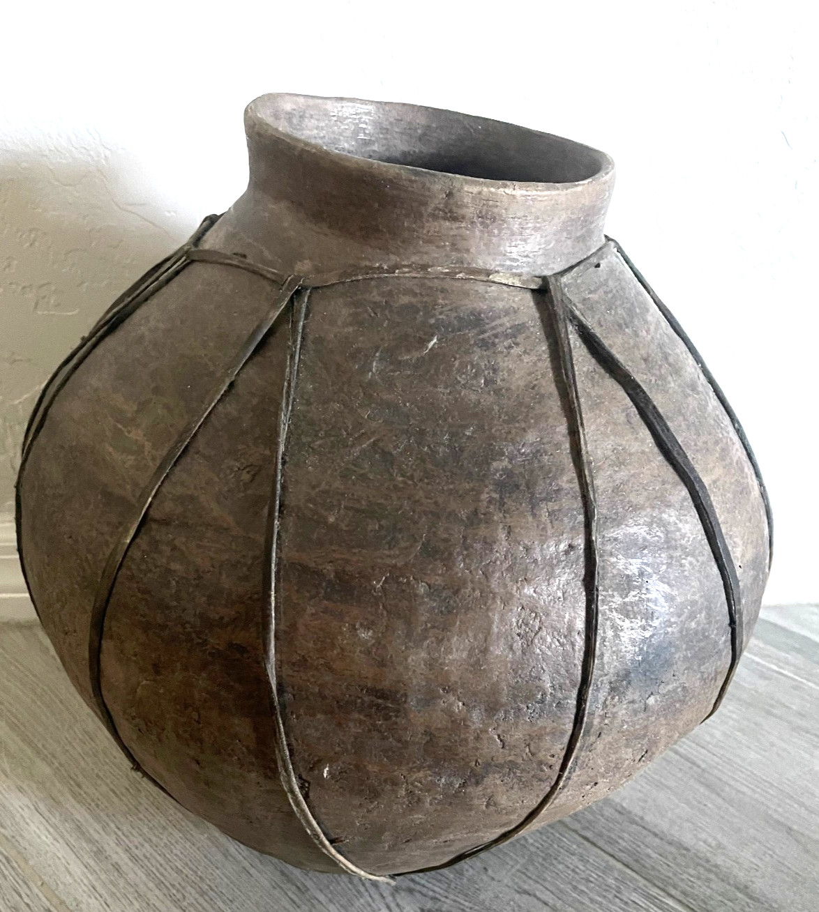Large Heavy Authentic vintage Tarahumara (Rarámuri) Clay  pottery vessel