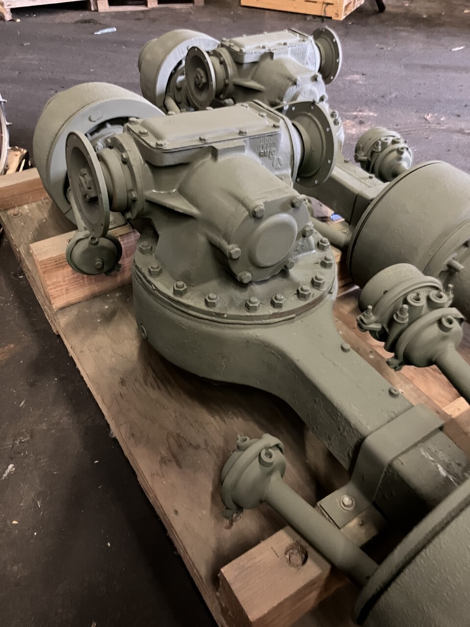 MILITARY TRUCK M939A1 5TON ROCKWELL REAR AXLE 2520 0111 73014 OR A79 3800 E473 MILITARY TRUCK M939A1 5TON ROCKWELL REAR AXLE 2520 0111 73014 OR A79 3800 E473